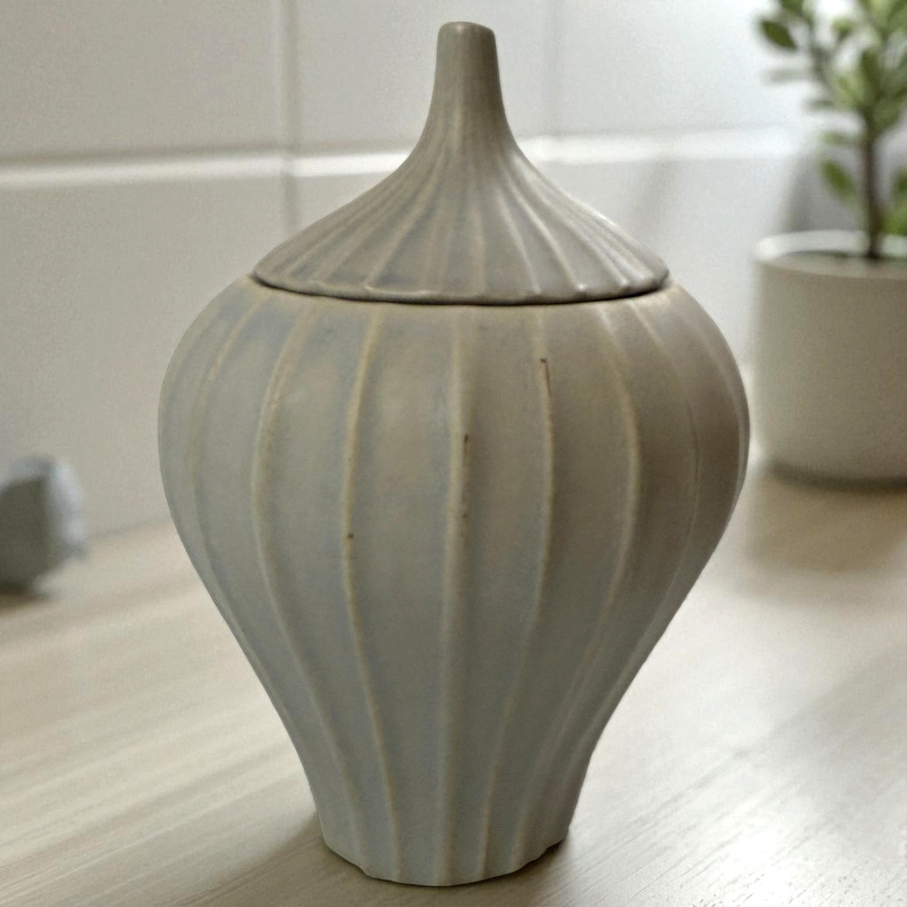 Jonathan Adler Pot a Porter Ribbed Jar with Lid Cover Gray Ceramic Pottery READ